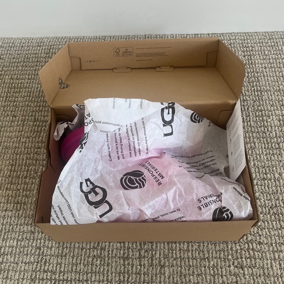 UGG Cozy II Slipper - Little Kid Size 2 - Rock Rose - NWT - Picture 5 of 6